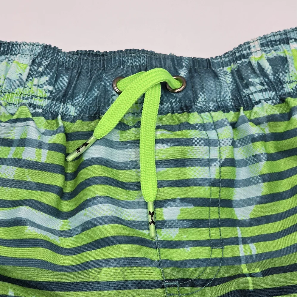 Under Armour boys' swim trunks size S